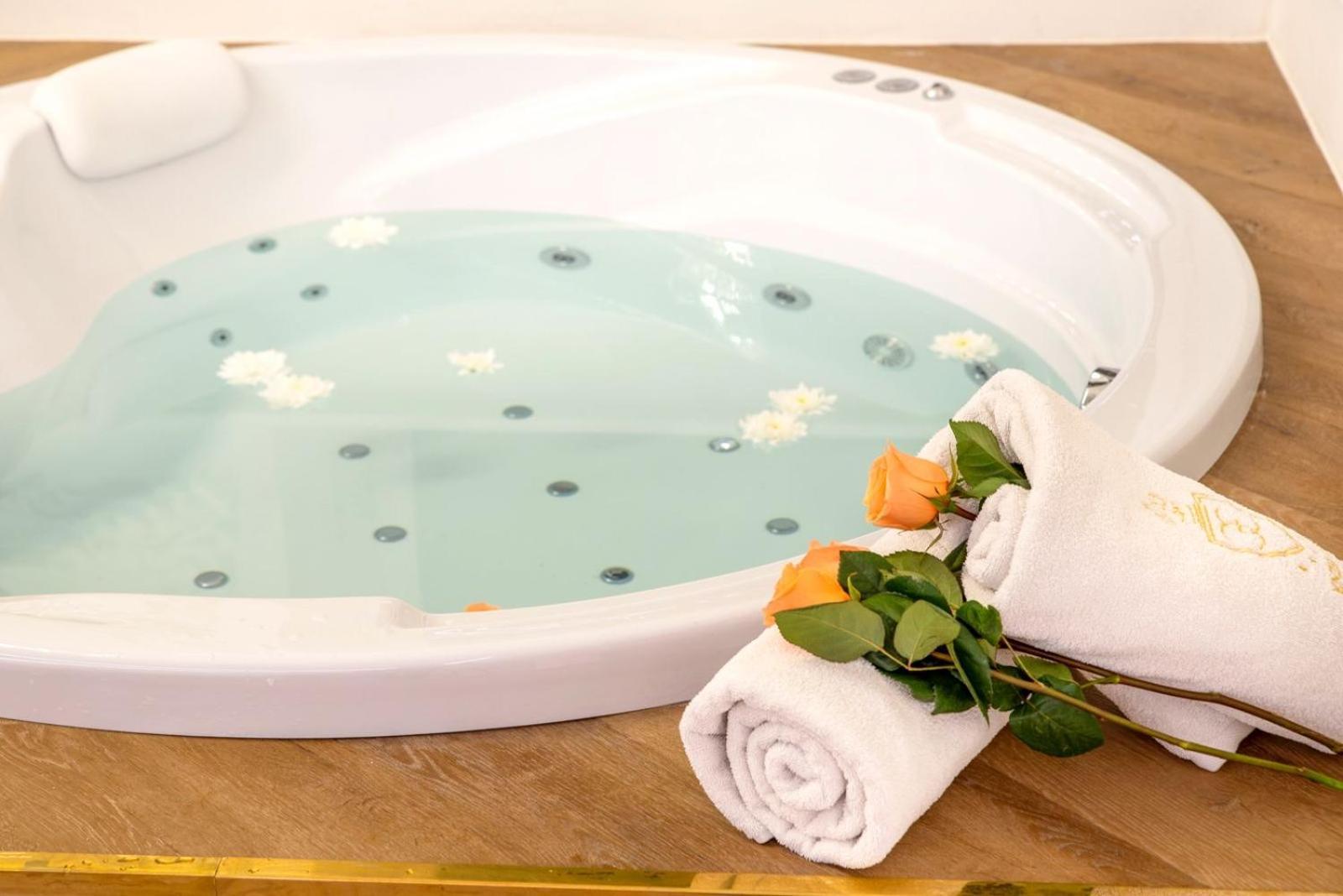 Jacuzzi Opera Suite بودابست المظهر الخارجي الصورة